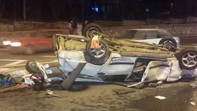 Ankara&#039;da otomobil devrildi, ölü ve yaralılar var
