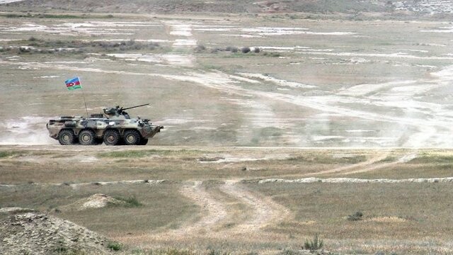 Azerbaycan ordusu Ermenistan&#039;a ait araçları imha etti