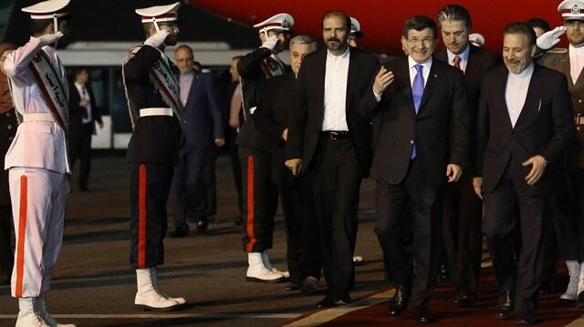 Başbakan Davutoğlu İran&#039;a geldi