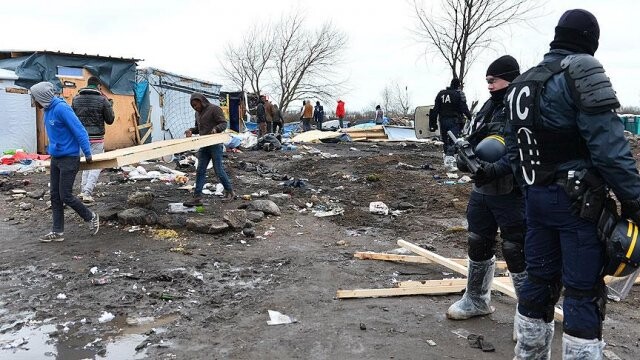 Calais&#039;teki sığınmacı kampının tahliyesi sürüyor