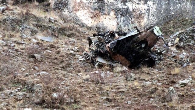 Cezayir&#039;de askeri helikopter düştü: 12 ölü, 2 yaralı