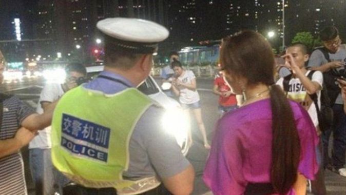 Çin&#039;de uzun farları yakan şoförlere ibretlik ceza