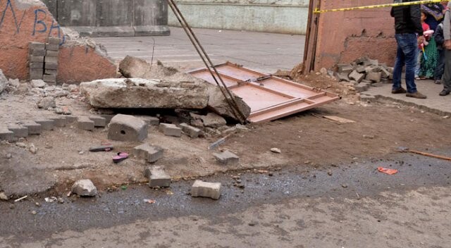 Diyarbakır&#039;da vinç okul duvarına çarptı: 2 çocuk öldü, 1 çocuk yaralı