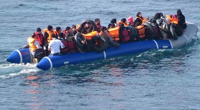 Ege&#039;de mülteci teknesi battı! 8 kişi kayıp...