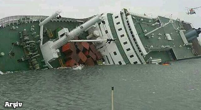 Endonezya&#039;da feribot battı: 3 ölü