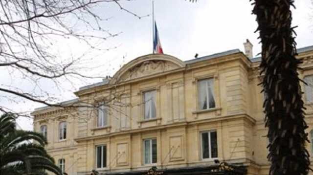 Fransa, Ankara için bayrakları yarıya indirdi