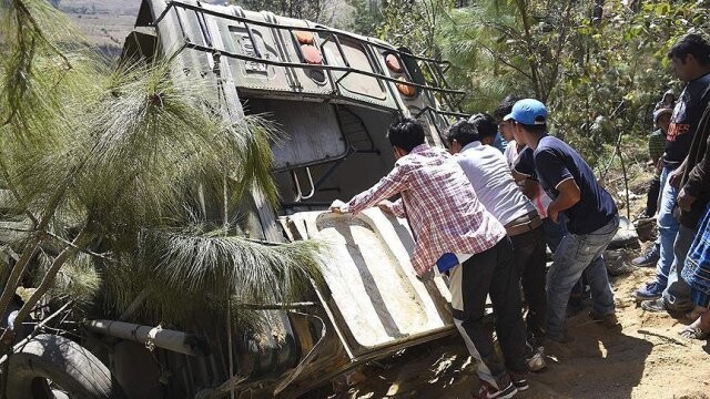 Guatemala&#039;da otobüs uçuruma yuvarlandı: 15 ölü