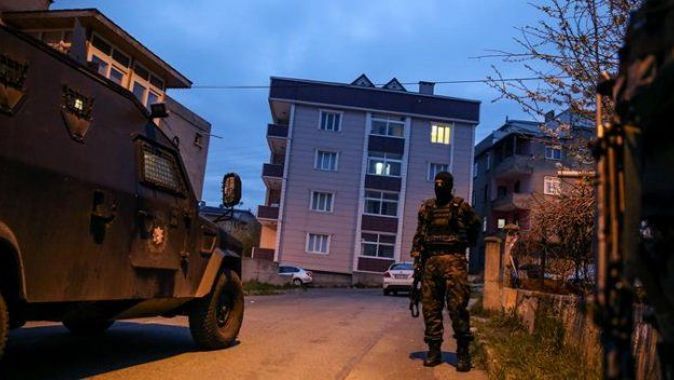 İstanbul&#039;a uyuşturucu tacirlerine operasyon, 17 gözaltı var