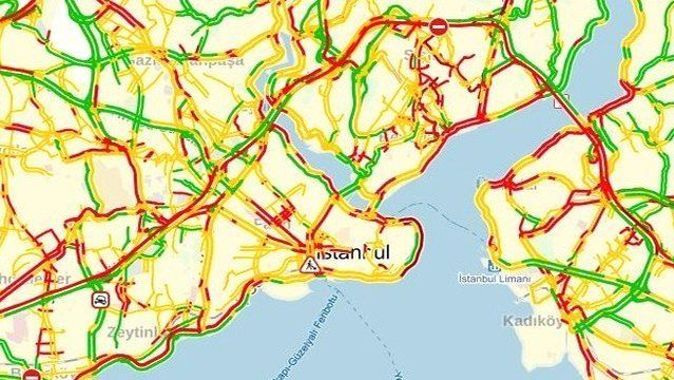 İstanbul&#039;da trafik çilesi! Yoğunluk yüzde 90&#039;ı buldu