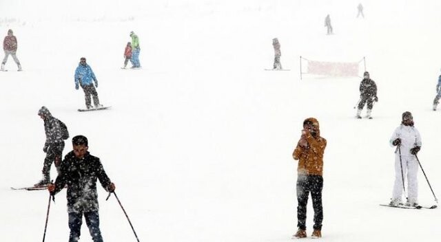 Kar yağışı Erciyes&#039;te sezonu uzattı