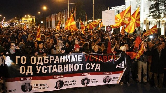 Makedonya&#039;da Anayasa Mahkemesi protesto edildi