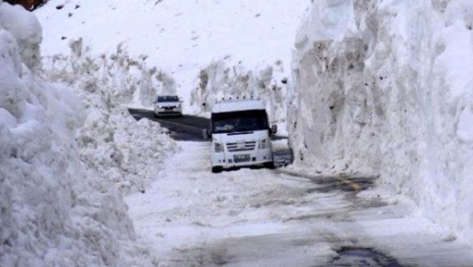 Ovit Dağı&#039;nda 20 metreyi aşan kar kütleleri ile mücadele sürüyor