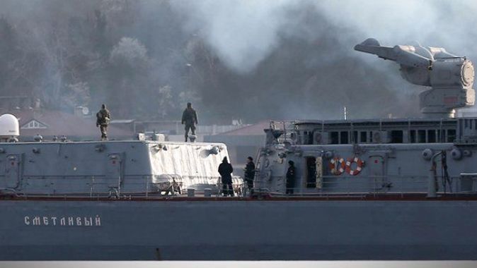 Rus savaş gemisinin İstanbul Boğazı&#039;ndan geçişi sırasında dikkat çeken detay