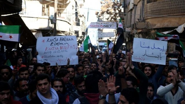 Suriye&#039;de rejim karşıtı gösteriler yeniden başladı