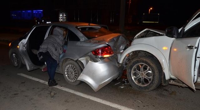 Tekirdağ&#039;da otomobiller çarpıştı: 4 yaralı