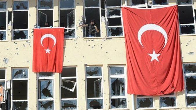 Terör yuvalarına Türk bayrağı asıldı