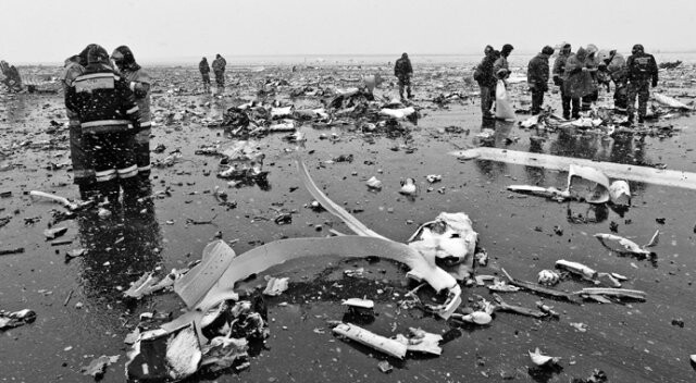 Uçak inerken yere çakıldı, 62 kişi öldü