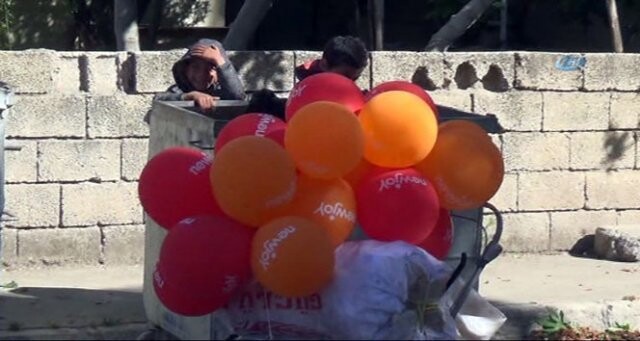 23 Nisan&#039;da balonlarıyla çöp topladılar