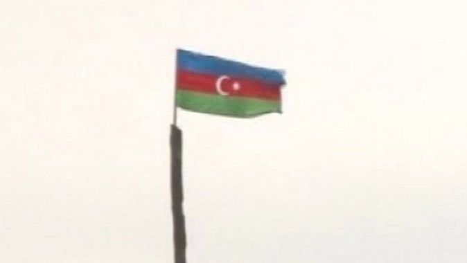 24 yıl sonra Azerbaycan bayrağı