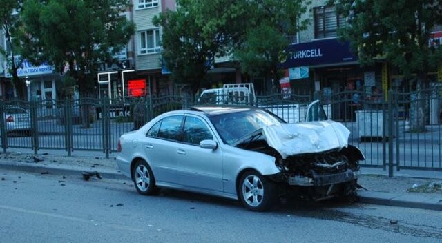 Ankara&#039;da kaza: 2 yaralı