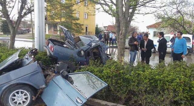 Ankara&#039;da kaza yapan araç ikiye bölündü