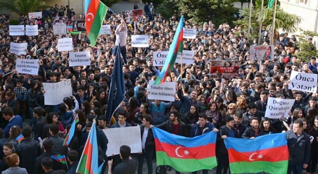 Azerbaycanlı öğrenciler tek ses: &quot;Karabağ bizimdir, bizim kalacak&quot;