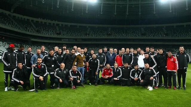 Beşiktaşlı futbolcular Vodafone Arena&#039;yı gezdi