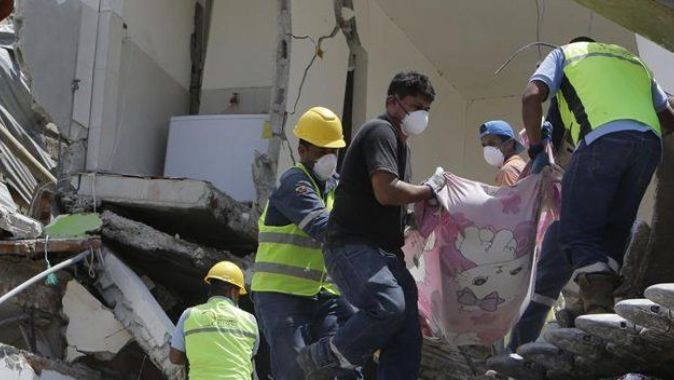 Ekvador depreminde ölü sayısı giderek artıyor