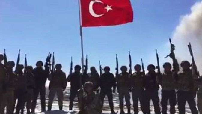 Güvenlik güçleri, Türk bayrağı altında Yüksekova&#039;yı marşla inletti