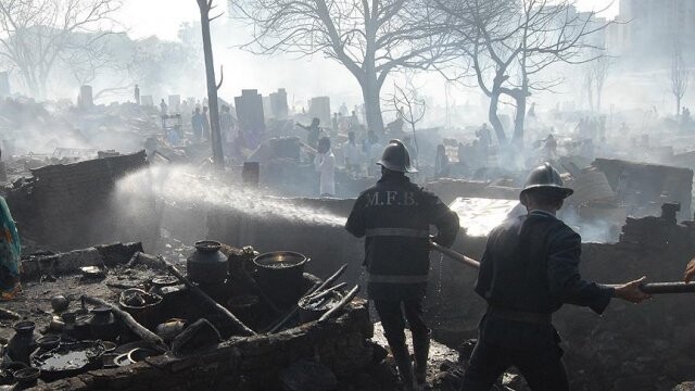 Hindistan&#039;daki yangında ölenlerin sayısı 110 oldu