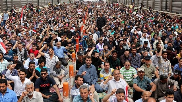 Irak&#039;ta Sadr&#039;dan &quot;milyonluk gösteri&quot; çağrısı