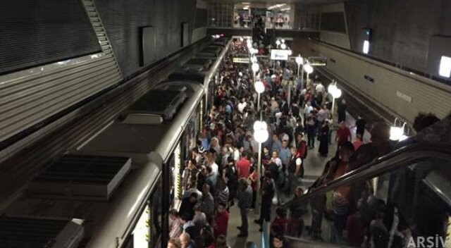 İzmir Metro’su durdu, vatandaş çıldırdı