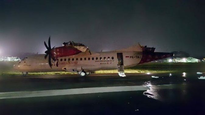 Jakarta Havalimanı&#039;nda B737 tipi uçak ATR42&#039;ye çarptı
