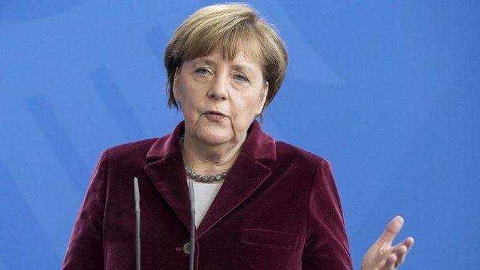 Merkel: Almanya&#039;da ibadet anayasal güvence altındadır