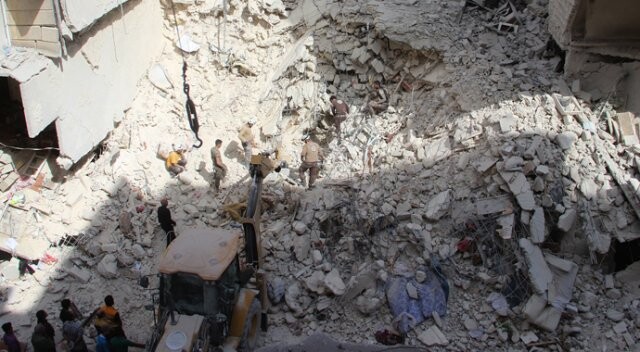 Putin Halep&#039;i yıkıyor
