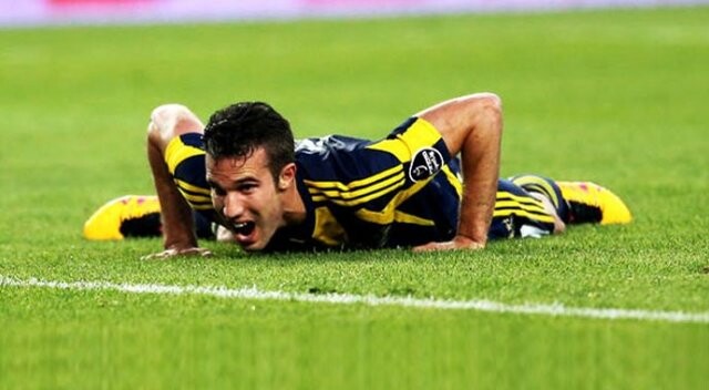 Robin van Persie bu golü kaçırınca Kadıköy&#039;de yuhalandı