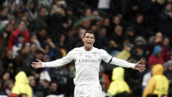 Ronaldo hat-trick yaptı, Real Madrid yarı finale uçtu