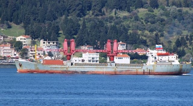 Rus askeri kargo gemisi Çanakkale Boğazı&#039;ndan geçti
