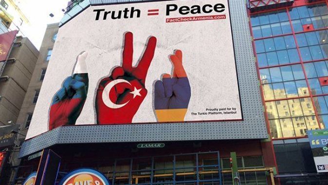 Times Meydanı&#039;ndaki Türk afişi Rusları ve Ermenileri kızdırdı