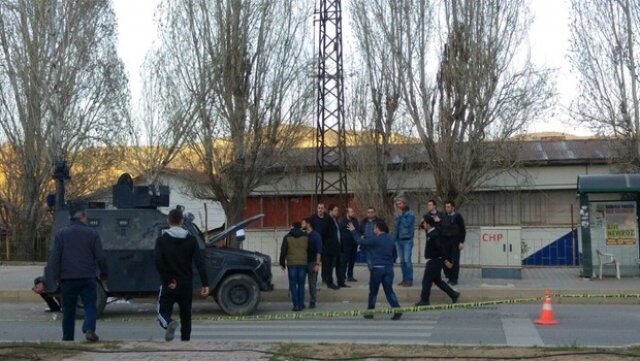 Tunceli&#039;de zırhlı araç devrildi: 2 polis yaralı
