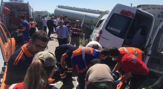 Yolcu minibüsü tankere çarptı: 3 kişi öldü, 11 yaralı var