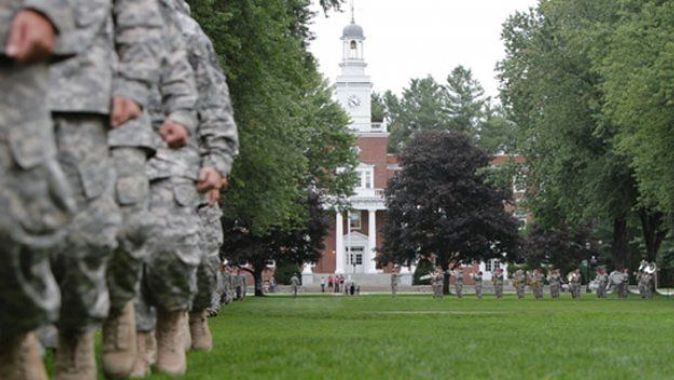 ABD’nin en eski özel askeri okulundan başörtüsüne onay