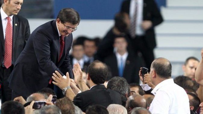 AK Parti&#039;de bir ilk: Sadece Davutoğlu bırakmıyor!