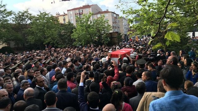 Bitlis&#039;te şehit olan asker toprağa verildi