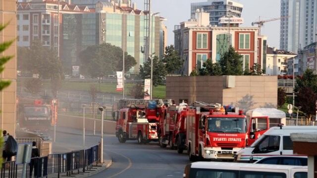 Çağlayan’daki İstanbul Adalet Sarayı’nın otoparkında araç yangını