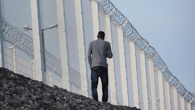Calais&#039;i çevreleyen duvar 300 metre daha uzatılacak