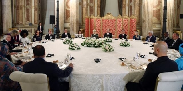 Cumhurbaşkanı Erdoğan&#039;ın verdiği yemekte anlamlı oturma düzeni