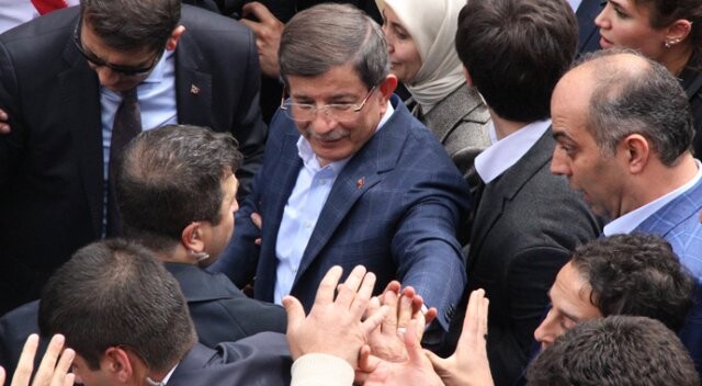 Davutoğlu&#039;nun &#039;zarif davranışı&#039; takdir topladı