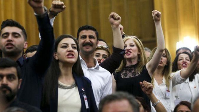 Erdoğan&#039;dan CHP grubundaki sloganlara suç duyurusu