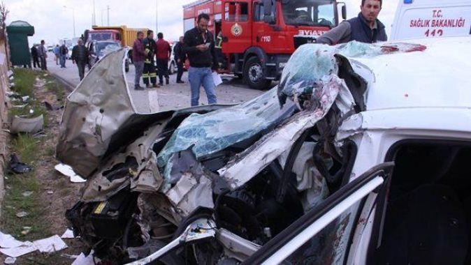 Eskişehir&#039;de feci kaza, ölü ve yaralı var
